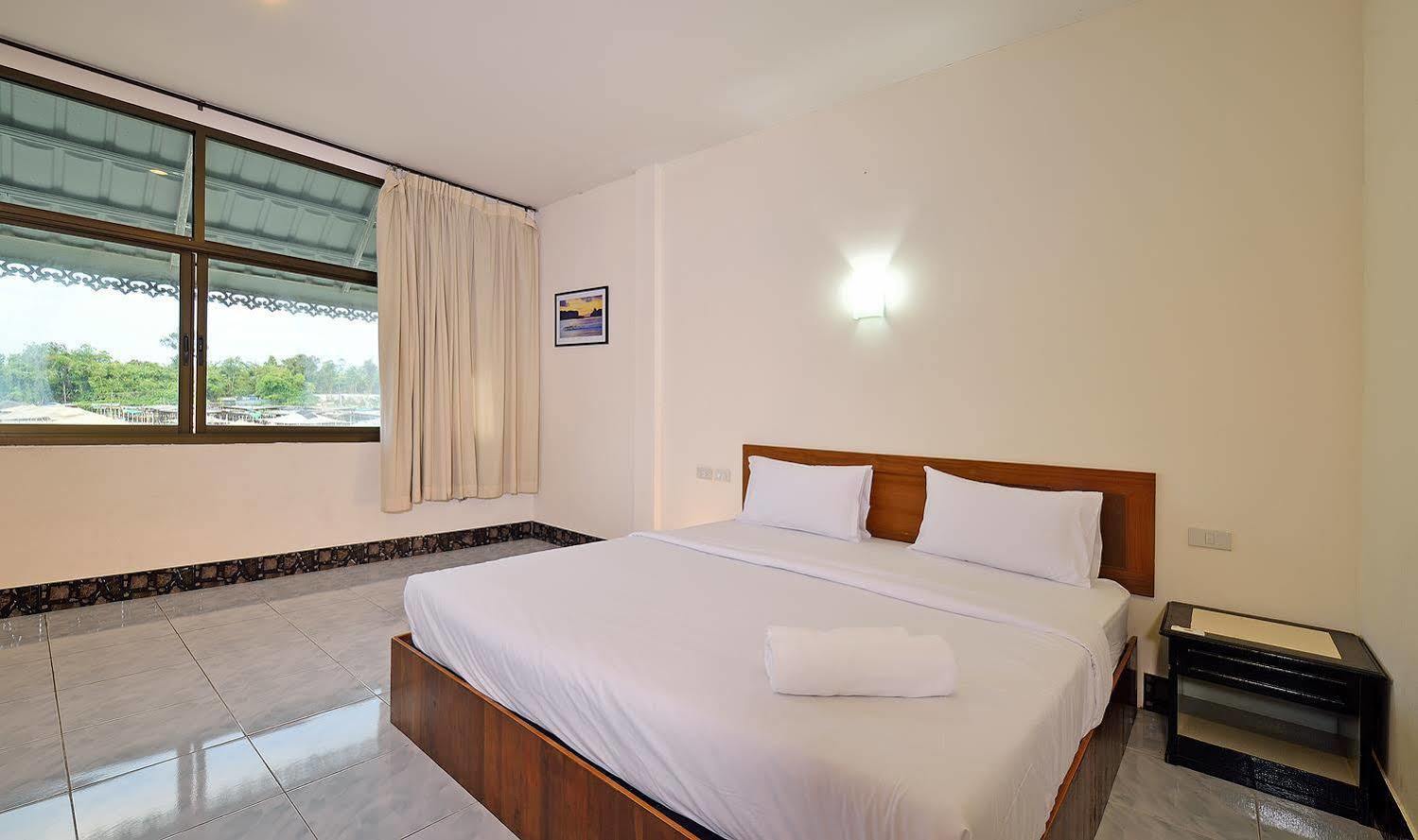 Krabi Grand Place Hotel Exterior foto